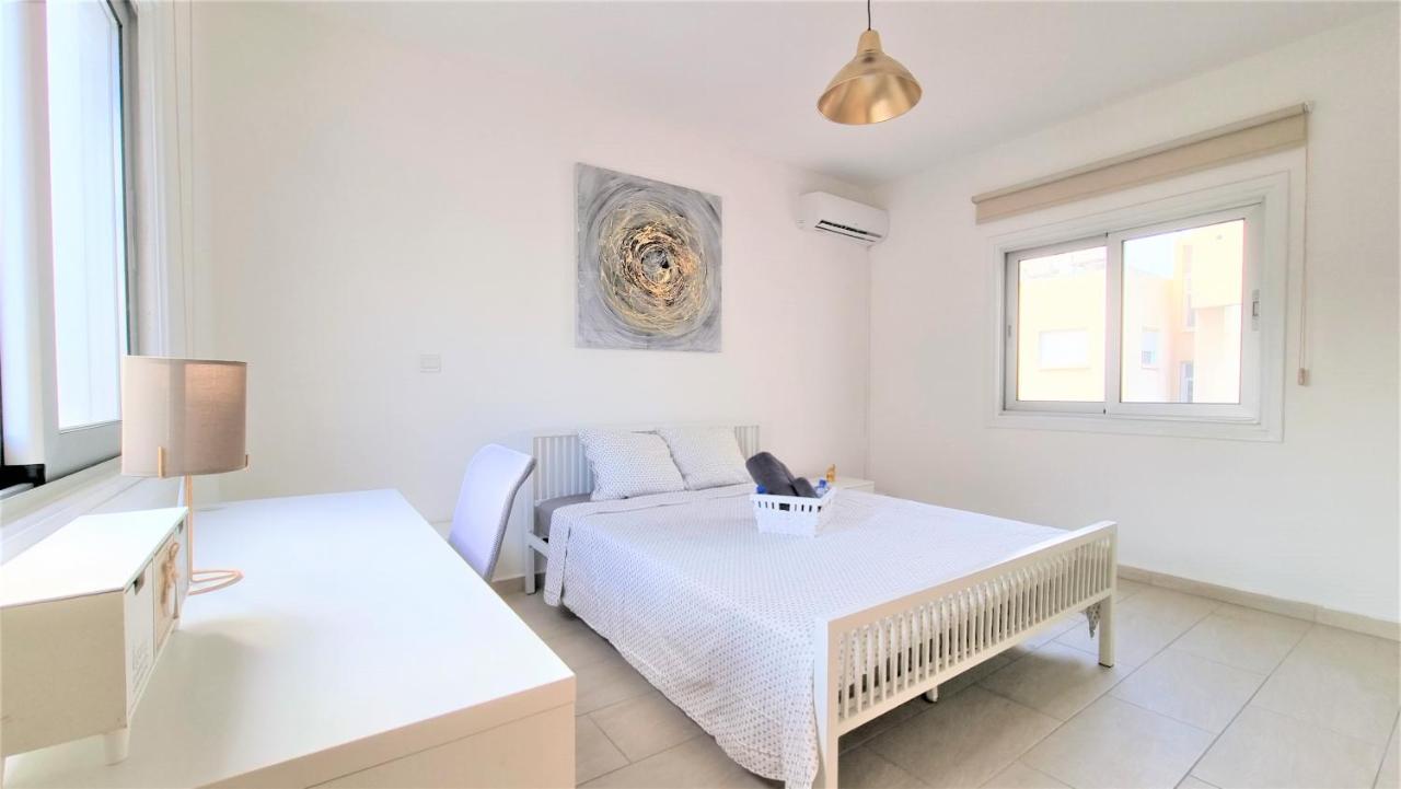 Spacious Lightflooded 2Br Apt / Near Center & Harbour Larnaca Buitenkant foto