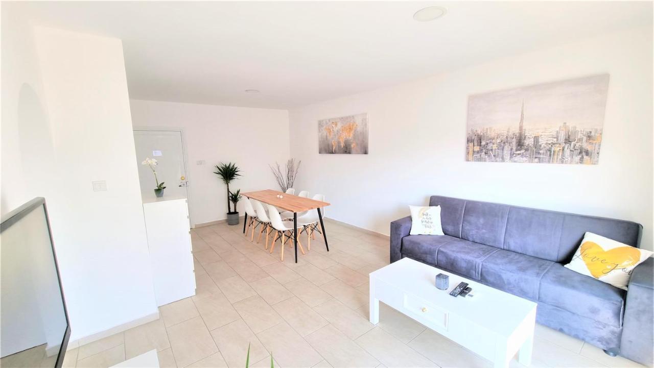 Spacious Lightflooded 2Br Apt / Near Center & Harbour Larnaca Buitenkant foto