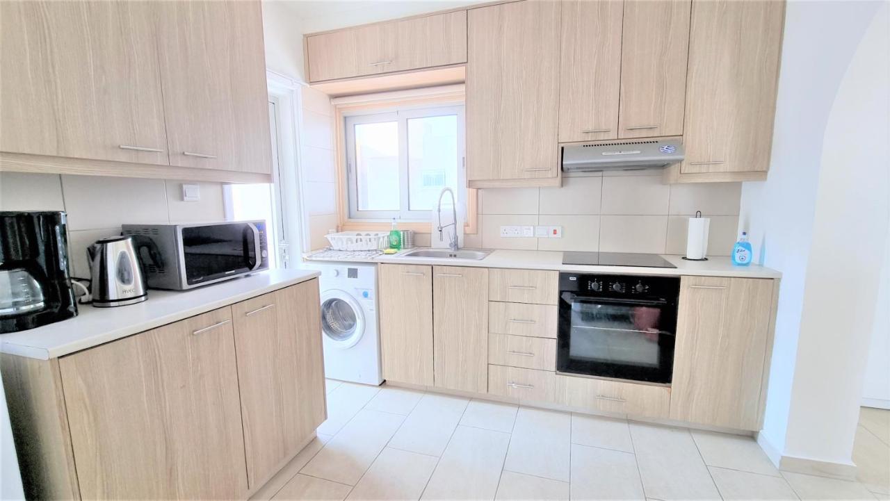 Spacious Lightflooded 2Br Apt / Near Center & Harbour Larnaca Buitenkant foto